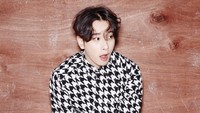 Terdapat sederet foto maknae 2PM itu yang pastinya membuat Hottest senyum-senyum sendiri. (2PM/OhBoy!)