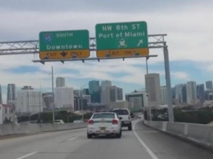 Wanita Ini Tegur Polisi yang Melebihi Batas Kecepatan di Tol