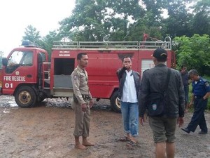 Geram, Bupati Dedi Palangkan Mobil Damkar di Galian Tanah Ilegal