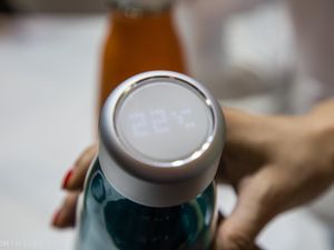 4 Cara Cuci Botol Minum yang Disarankan Supaya Enggak Penuh Bakteri