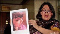 Direktur LBH APIK Ratna Bantara Mukti yang menjadi kuasa hukum Dita Aditia mendatangi sekretariat MKD di Komplek Parlemen Senayan, Jakarta, Selasa (2/2/2016).