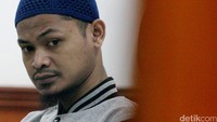 Koswara dituntut 6 tahun penjara dan denda 50 juta serta subsider 6 bulan kurungan.