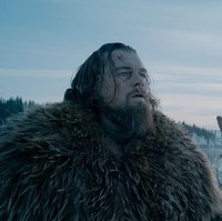 Leonardo DiCaprio harus makan liver bison mentah saat syuting ‘The Revenant’ agar tampil lebih meyakinkan. Dia mengungkap bahwa sebenarnya tim produksi sudah menyiapkan liver palsu terbuat dari agar-agar, namun Leo memilih makan liver mentah asli. Foto: doc. Century Fox