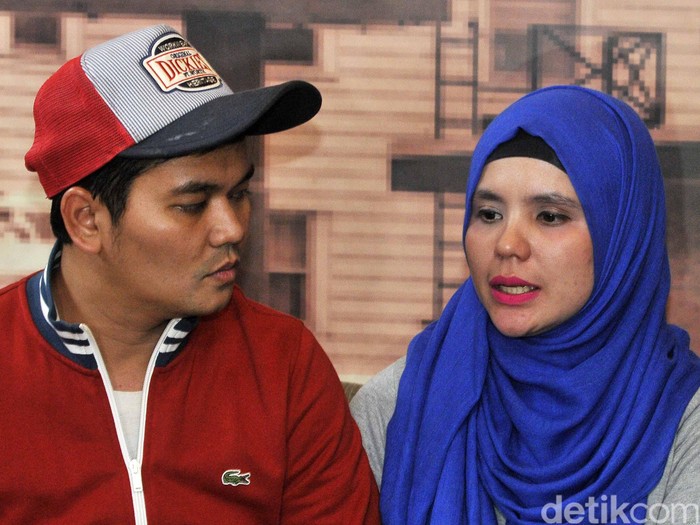 Indra Bekti dan istrinya, Aldila Jelita