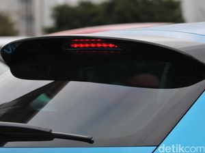 Bukan Hiasan, Ini Fungsi High Mount Stop Lamp di Belakang Mobil