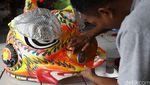 Melihat Proses Pembuatan Barongsai dan Liong