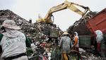 Melihat Aktivitas TPA Bantargebang di Musim Hujan