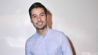 Chicco Jerikho tampil necis di pemutaran film A Copy of My Mind. Pool/Noel/detikFoto.