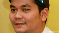 Ia pun tetap tersenyum. Pool/Gus Mun/detikFoto.