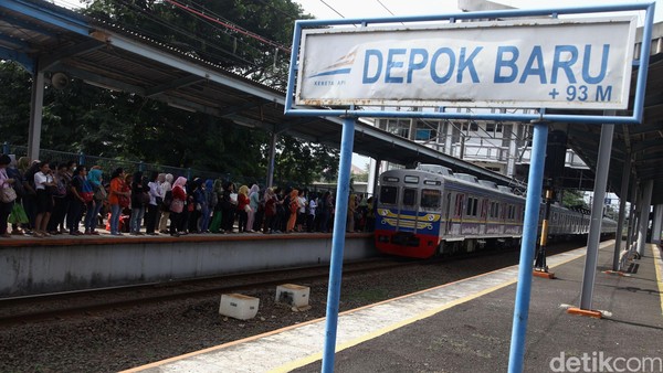 Gangguan Sinyal, Penumpang Kereta Menumpuk