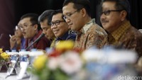 Perolehan laba bersih tersebut ditopang peningkatan Interest Income atau pendapatan bunga yang mencapai Rp 82,2 triliun atau tumbuh 13,5% dibanding akhir tahun 2014.