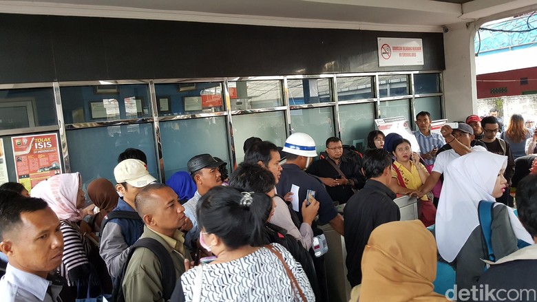 PT KCJ Menang Banyak! Penumpang Banyak yang Protes Soal Rp 2.000 PT KCJ Menang Banyak! Penumpang Banyak yang Protes Soal Rp 2.000
