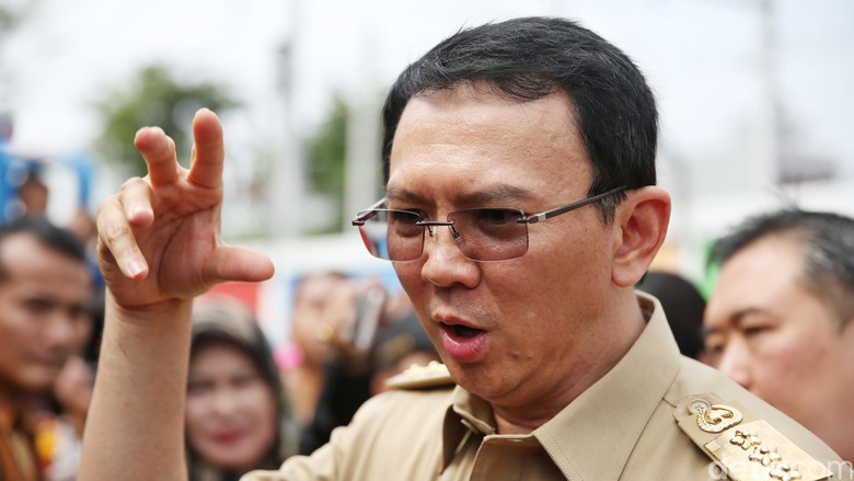 Alasan Ahok Ingin Hapus Premium: Kurangi Impor, Polusi, dan Dorong Pemakaian Bus Alasan Ahok Ingin Hapus Premium: Kurangi Impor, Polusi, dan Dorong Pemakaian Bus