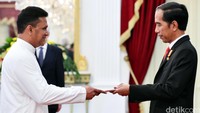 Satu persatu Dubes dari negara sahabat menyerahkan surat kepada Presiden Jokowi. Ist/Setpres/detikFoto.