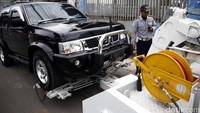 Parkir sembarangan semacam ini berakibat mengganggu ketertiban umum yang jelas-jelas tidak mematuhi aturan dan menjadi salah satu penyebab kemacetan. 