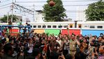 Ahok Resmikan RPTRA Pinggir Rel