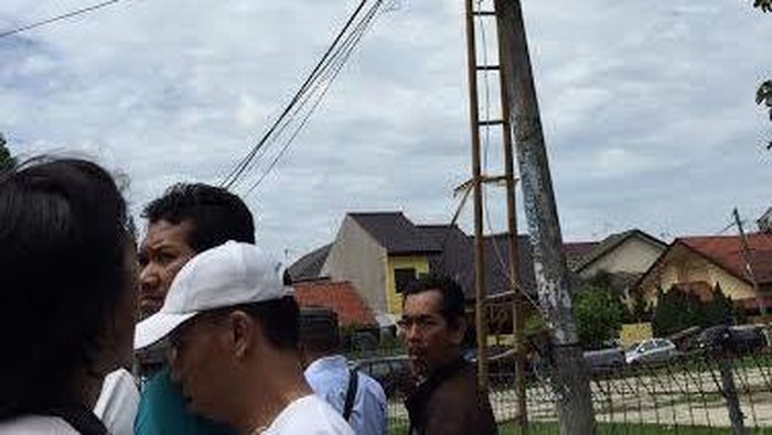 Udin Tewas Tersengat Listrik Saat Perbaiki Lampu di Pondok Gede