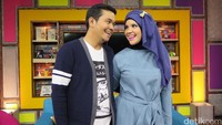 Keduanya pun terlihat semakin mesra.