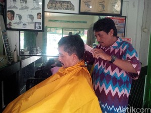 Lika-liku Hidup Darman sebelum Jadi Pemangkas Rambut Menteri hingga Raja