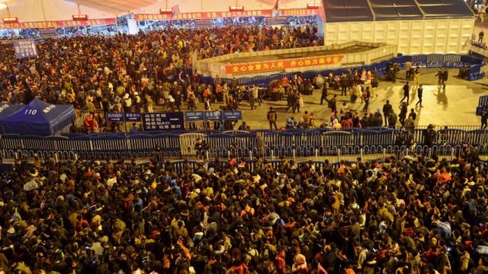 Akibat Salju di China, Hampir 100.000 Orang Terjebak di Stasiun