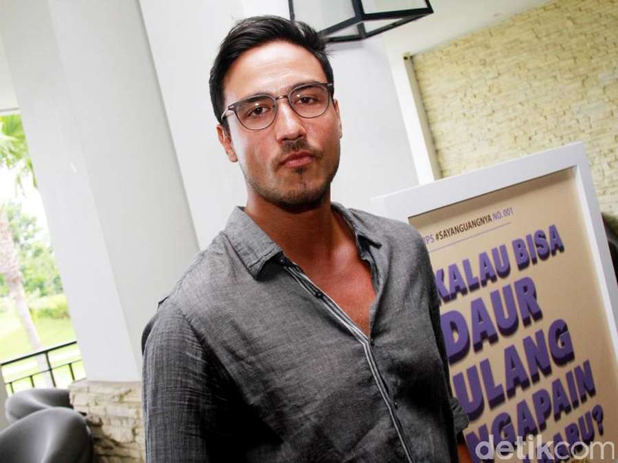 Hamish Daud si Ganteng yang Low Profile Hamish Daud si Ganteng yang Low Profile