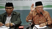 Ketum MUI Maruf Amin (kanan) mengimbau agar para pengikut Gafatar segera bertobat.