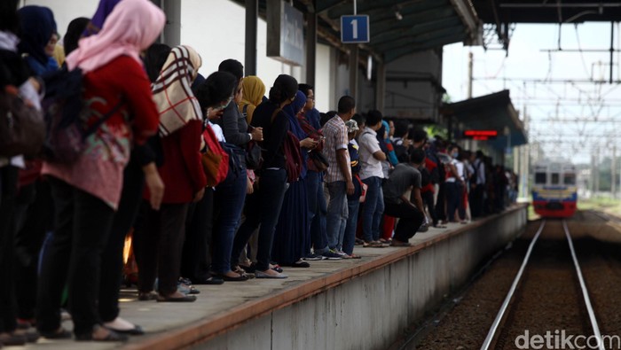 PT KCJ: Stasiun Manggarai Padat tapi Semua Perjalanan Tetap Normal