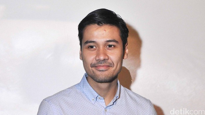Pengorbanan Chicco Jerikho Jadi Tukang Pos yang Jatuh Cinta pada Kartini
