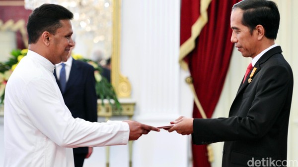 Jokowi Terima Surat Kepercayaan Dubes Negara Sahabat