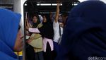 Gangguan Sinyal, Penumpang Kereta Menumpuk