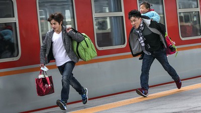 Jelang Imlek Warga China Pulang Kampung