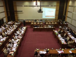 Menkum Rapat dengan Komisi III DPR, Bahas Revisi UU KPK hingga Terorisme