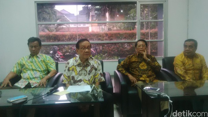 Akbar Tandjung: Wantim Golkar Desak Munas Digelar Maret 2016