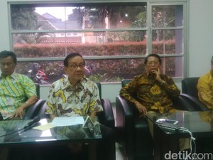 Akbar Tandjung: Wantim Golkar Desak Munas Digelar Maret 2016