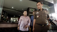 Mantan Ketua Dewan Perwakilan Rakyat Setya Novanto selesai menjalani pemeriksaan di Kejaksaan Agung. 
