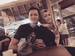 Unggah Foto Mesra Bulan Madu, Fedi Nuril Bikin Penggemar Patah Hati