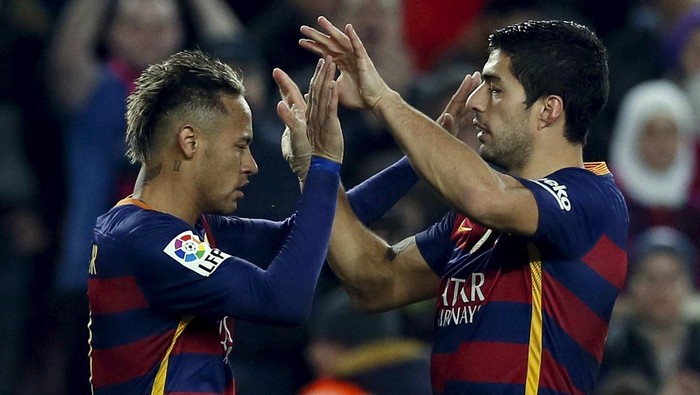 Football Soccer - Barcelona v Athletic Bilbao - Spanish Kings Cup - Camp Nou stadium, Barcelona - 27/1/16Barcelonas Neymar and Luis Suarez (R) celebrates a goal against Athletic Bilbao.  REUTERS/Albert Gea