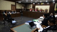 Ahok bersaksi untuk mantan Kasie Prasarana dan Sarana pada Suku Dinas Pendidikan Menengah Kota Administrasi Jakarta Barat, Alex Usman.