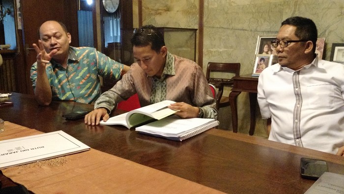 Maju Pilgub DKI, Sandiaga Uno Disarankan Pelajari Buku Ali Sadikin