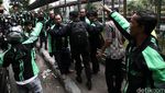 Penampakan Ratusan Driver GrabBike Cari Opang di Cawang