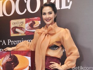 Selalu Ada Waktu Main Bareng antara Maudy Koesnaedi dan Anak