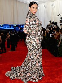 kim kardashian pregnant flower dress