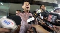 Salah satu yang ditanyakan kepada Novanto adalah soal materi pembicaraan dalam pertemuannya dengan Maroef Sjamsoeddin (saat itu Direktur Utama PT Freeport Indonesia) dan pengusaha Reza Chalid.