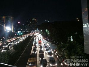 Ini Ruas Tol yang Macet Jelang Tengah Malam