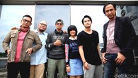 Diantaranya adalah Isa Raja, Ferdinand Pardosi, Firly Firlana, Agseisa, dan Ryan Tedja.
