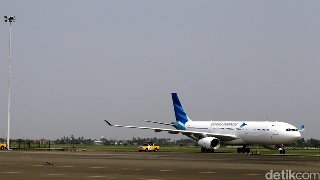 Retak di Pesawat Garuda dan Sriwijaya
