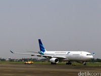 Retak di Pesawat Garuda dan Sriwijaya
