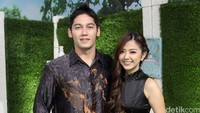 Pada kesempatan itu, keduanya tampil serasi dalam balutan busana bernuansa hitam dan coklat. Pool/Ismail/detikFoto.