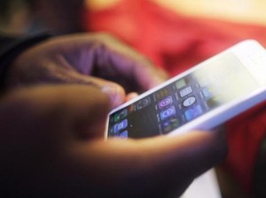Penggantian LCD Handphone Tak Kunjung Selesai