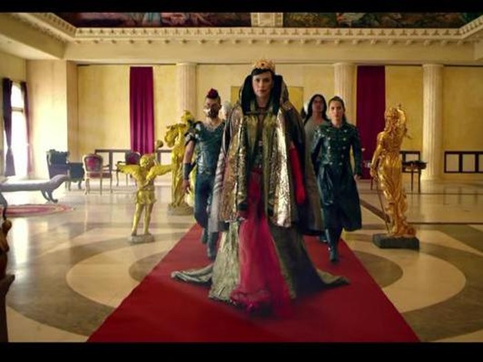 Comic 8: Casino Kings Part 2, Menjawab Teka-teki di Bagian Pertama